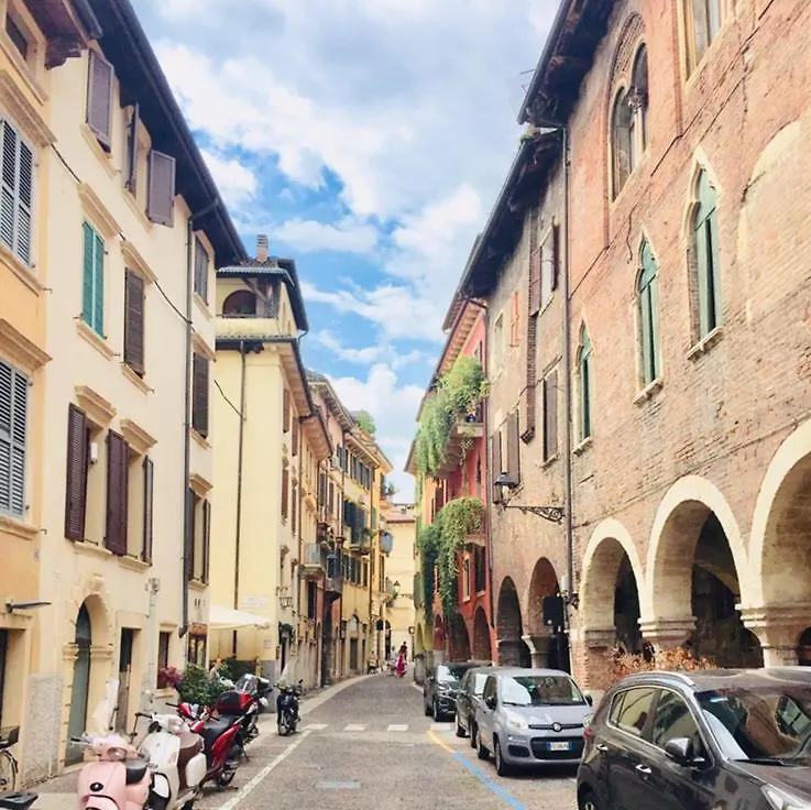 Sottoriva 12 City Center Large Apartment Italy